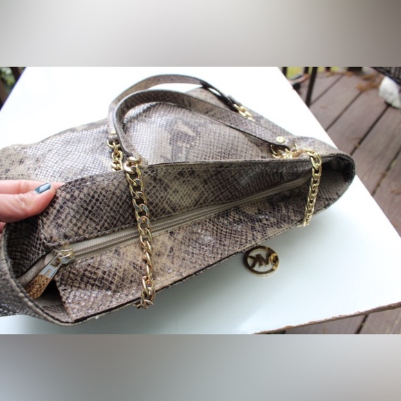 Michael Kors Jet Set tote bag - Picture 9 of 16